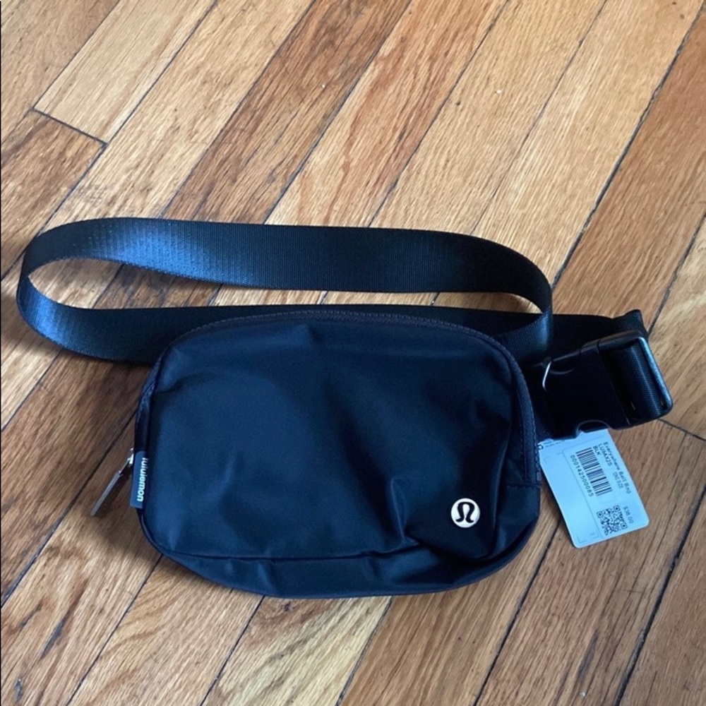 Lululemon Everywhere Belt Bag - Black